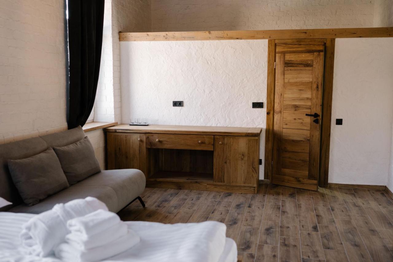 Hotel Dynasty Kamianets-Podilskyi Ngoại thất bức ảnh