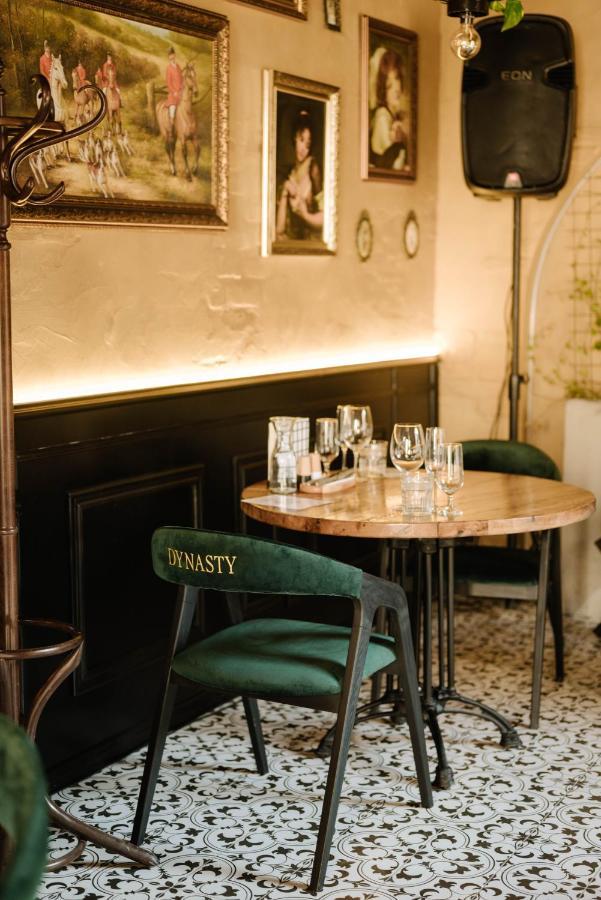 Hotel Dynasty Kamianets-Podilskyi Ngoại thất bức ảnh