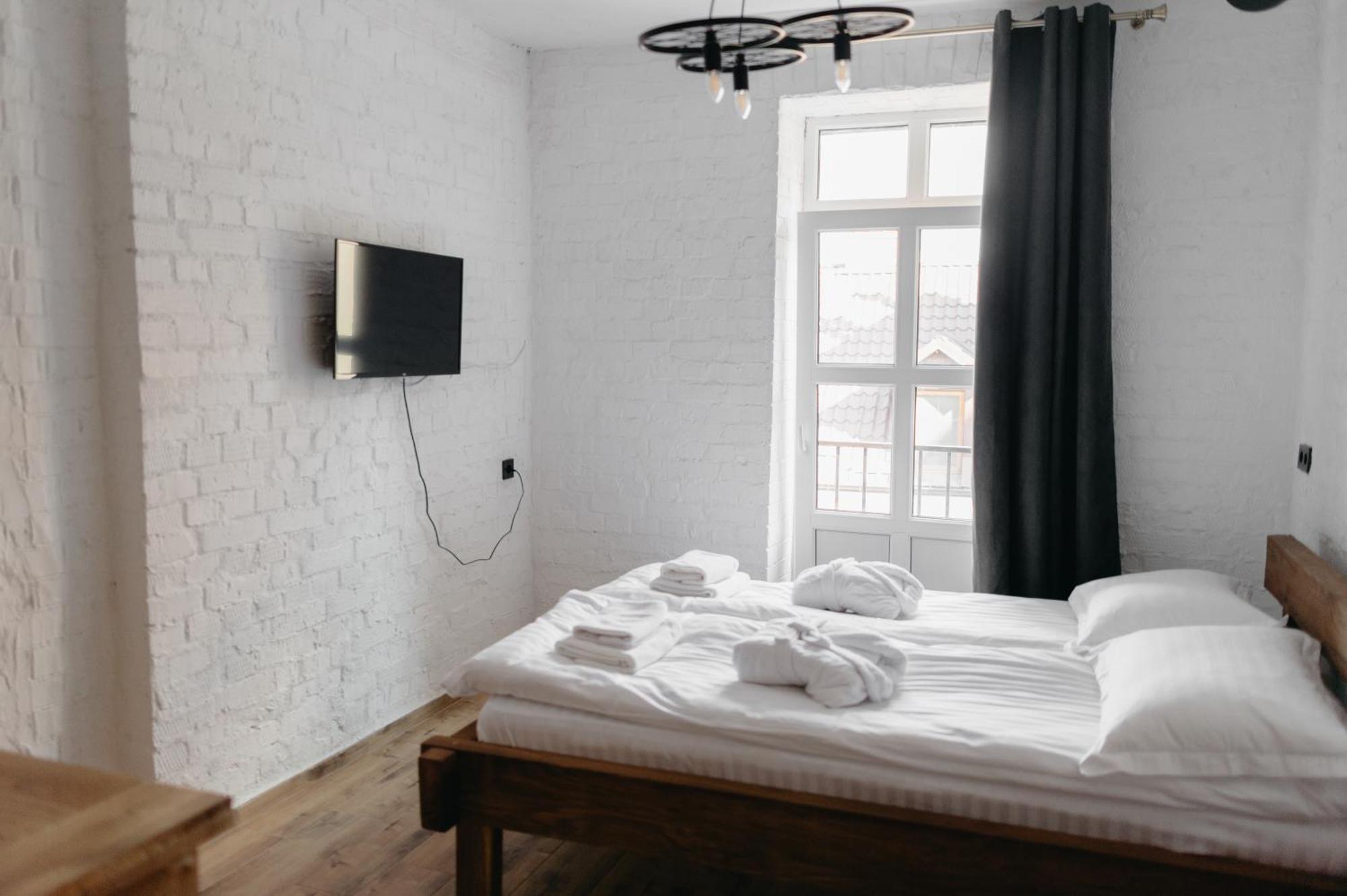 Hotel Dynasty Kamianets-Podilskyi Ngoại thất bức ảnh